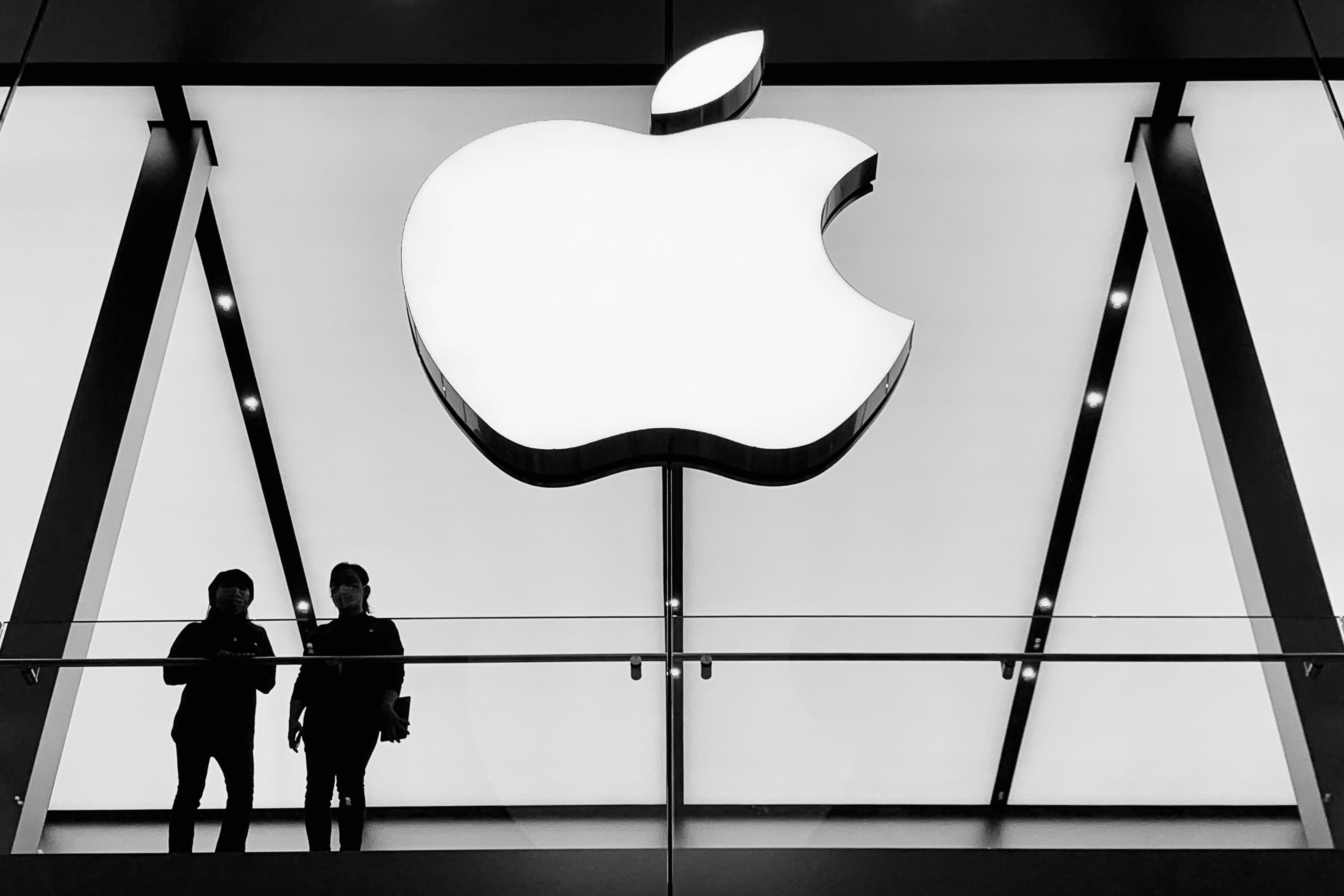 Apple, çıplak görüntüler oluşturan AI uygulamalarını kaldırdı