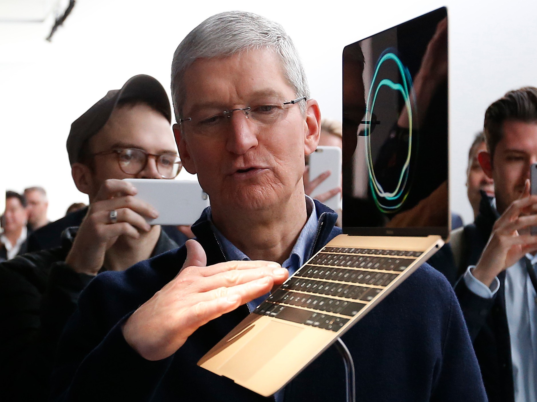 Tim Cook CEO oldu olalı Mac'lerin temel RAM kapasitesi artmadı