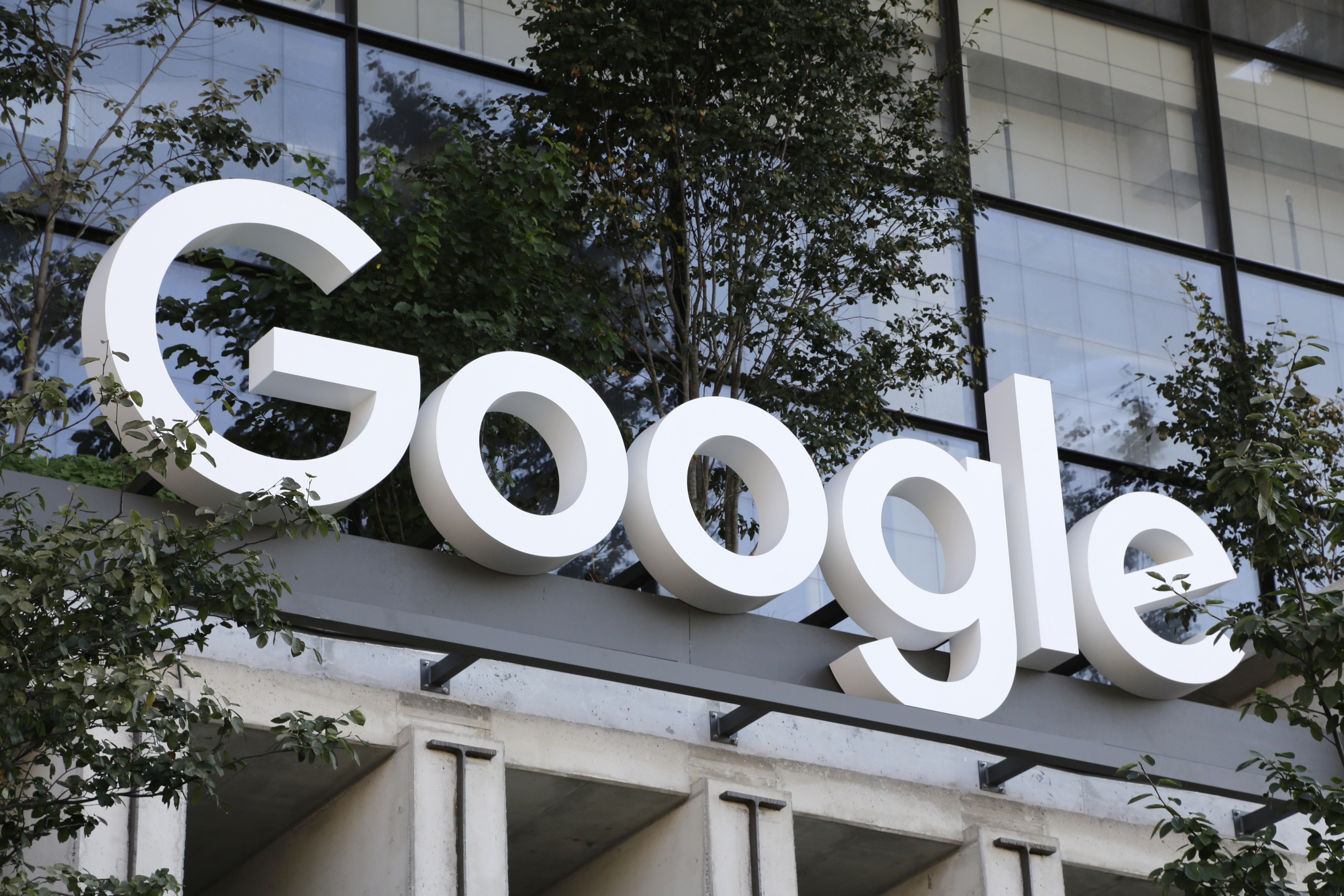 Sanatçılar, Google'a dava açtı: Eserimizi izinsiz kullanamazsın!