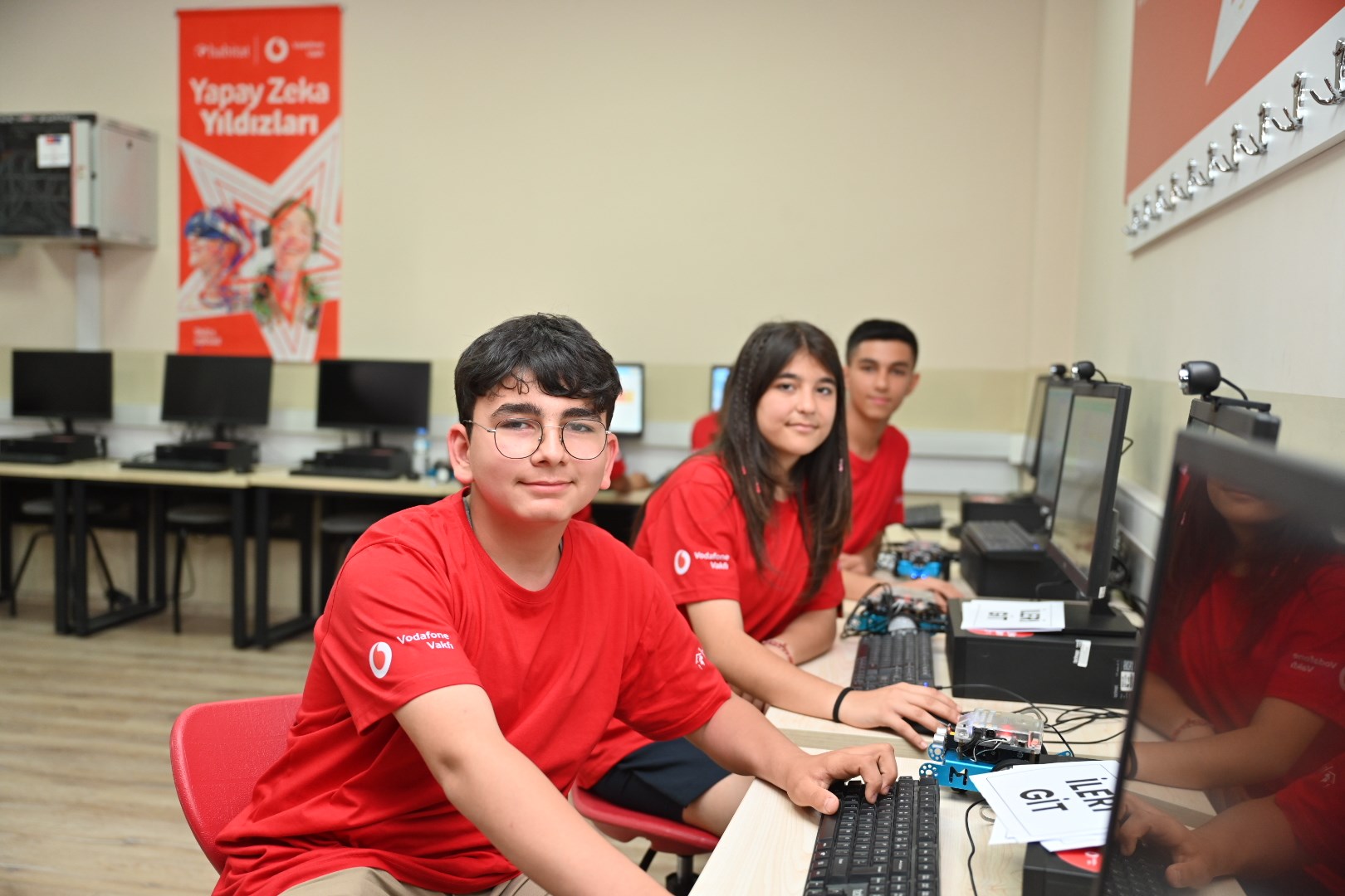 Vodafone Vakfı, ortaokul ve lise öğrencilerine yapay zeka eğitimi