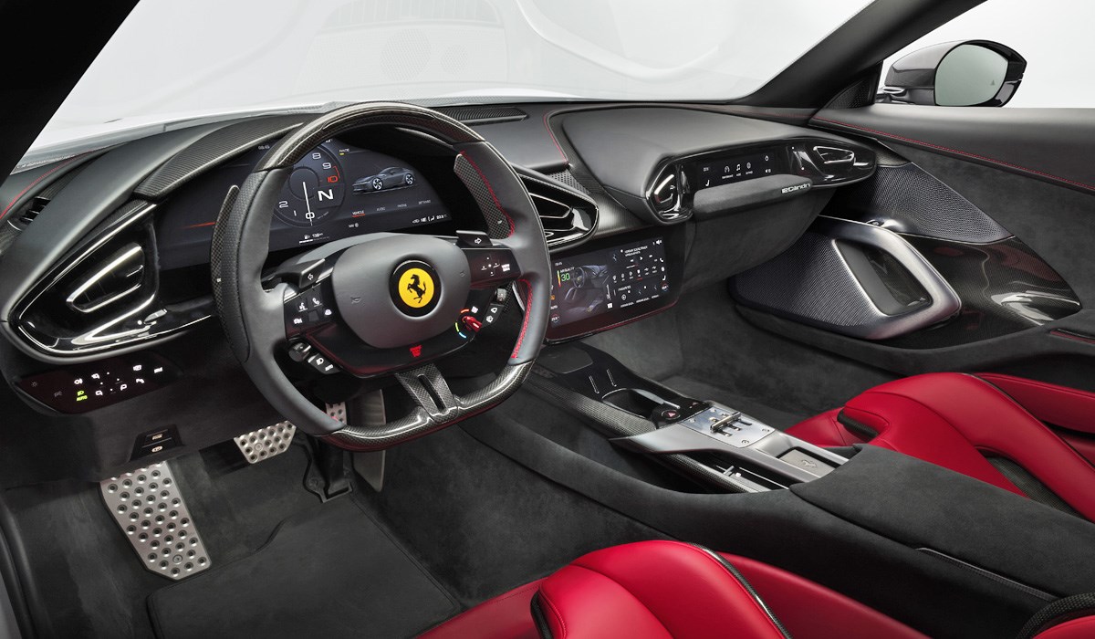 Ferrari, V12 motorlu yeni amiral gemisi süper otomobilini tanıttı