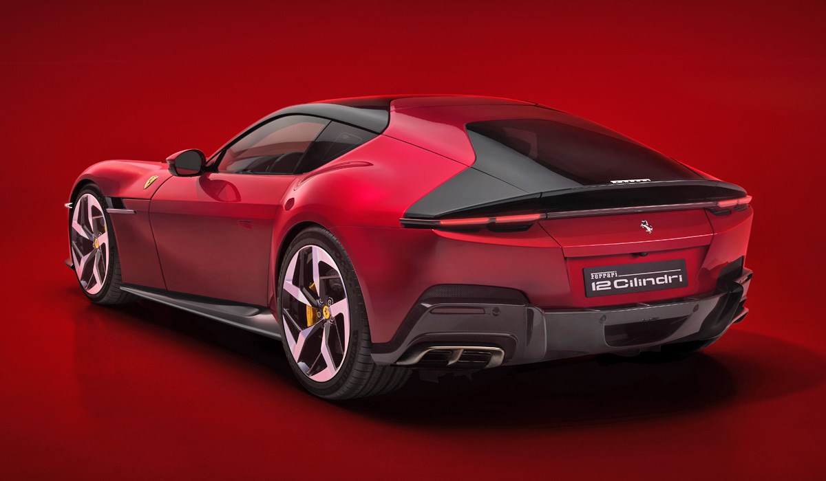 Ferrari, V12 motorlu yeni amiral gemisi süper otomobilini tanıttı