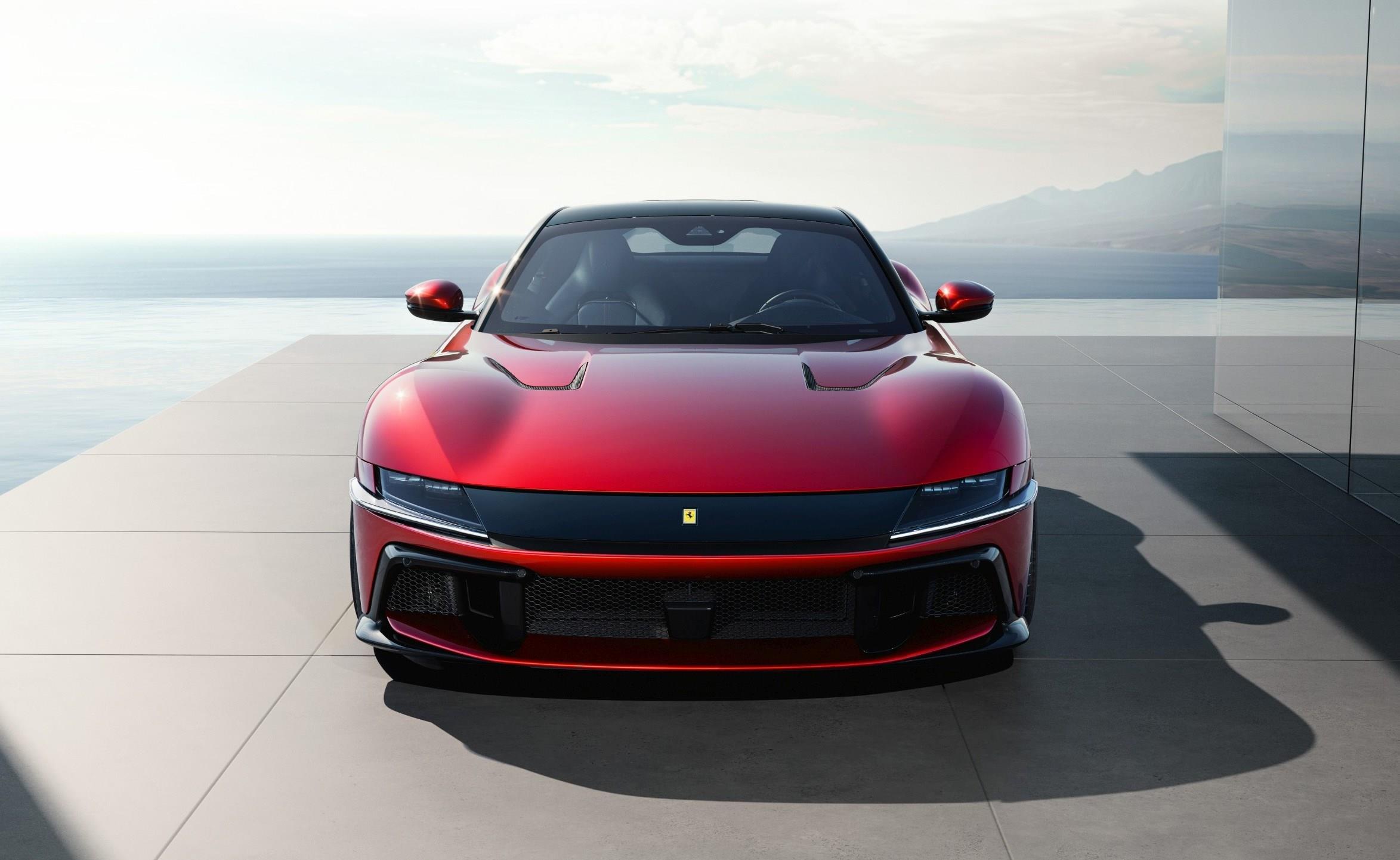 Ferrari, V12 motorlu yeni amiral gemisi süper otomobilini tanıttı