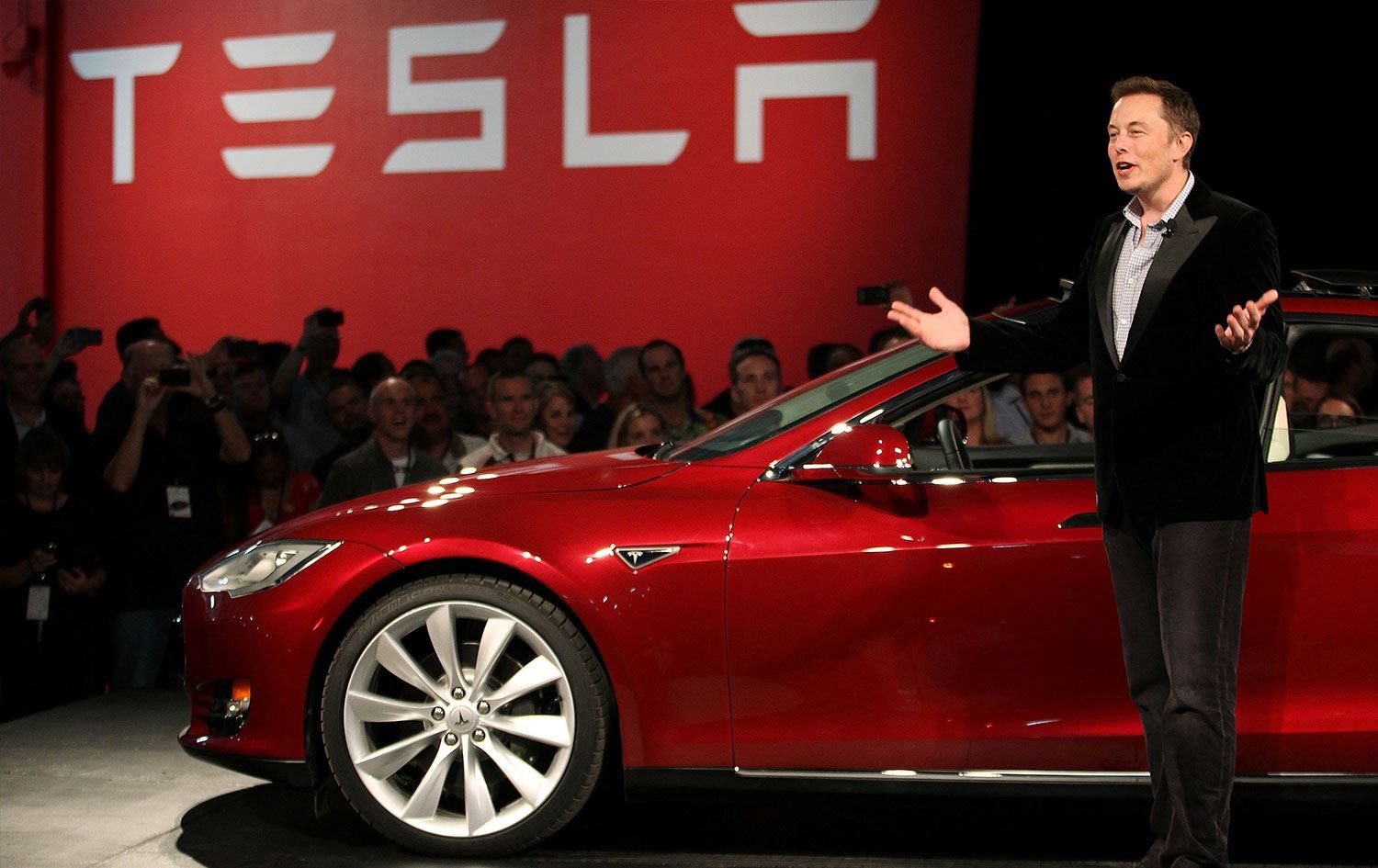 Son zamanlarda Tesla'da neler oluyor? İşte uzmanların düşünceleri