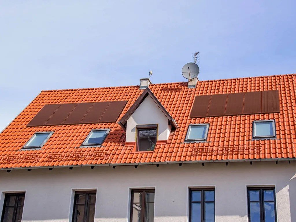 Kiremit çatılarla uyumlu güneş paneli satışa sunuldu