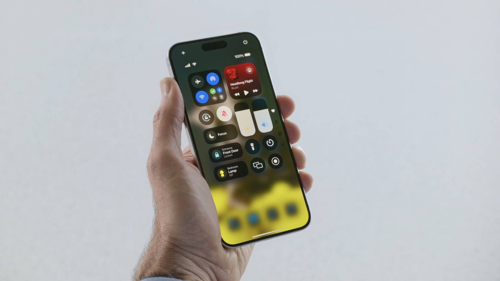 ios 18 denetim merkezini özelleştirme, kilit ekranı simgelerini değiştirme