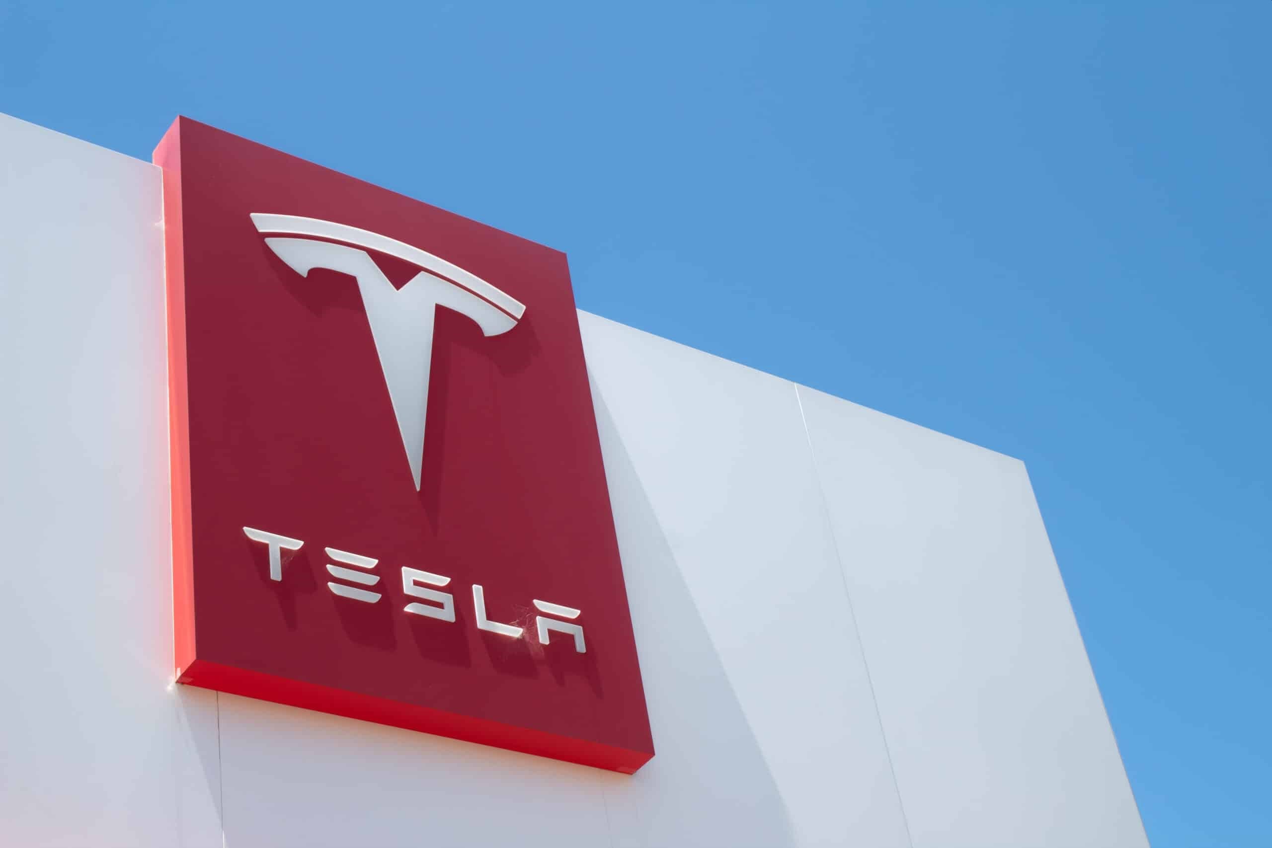 Tesla bu yıl işçilerinin %14'ünün görevine son verdi
