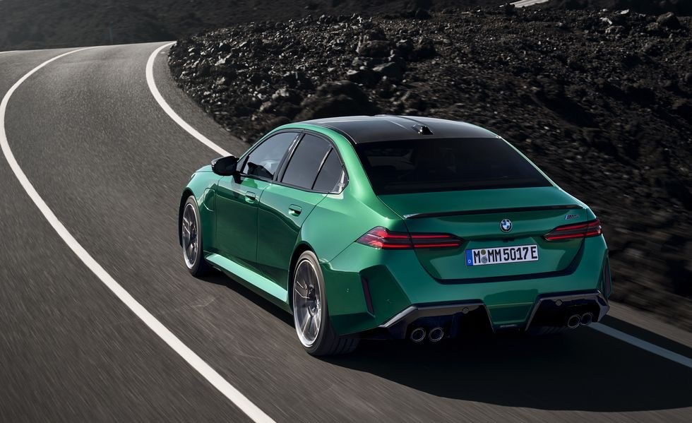 2025 BMW M5 tanıtıldı: 717 beygirlik plug-in hibrit güç