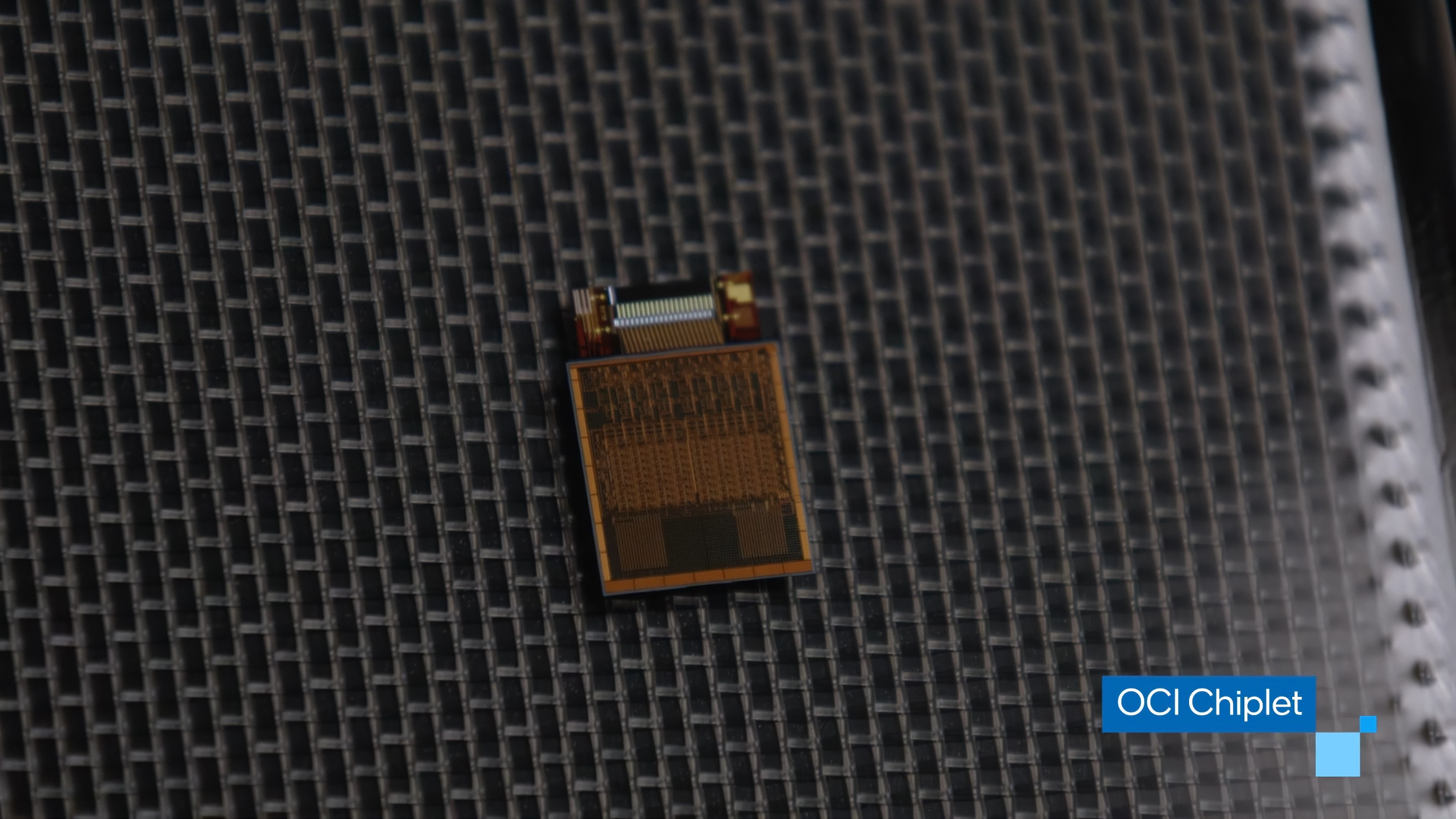 Intel dünyanın ilk optik ara bağlantısını tanıttı