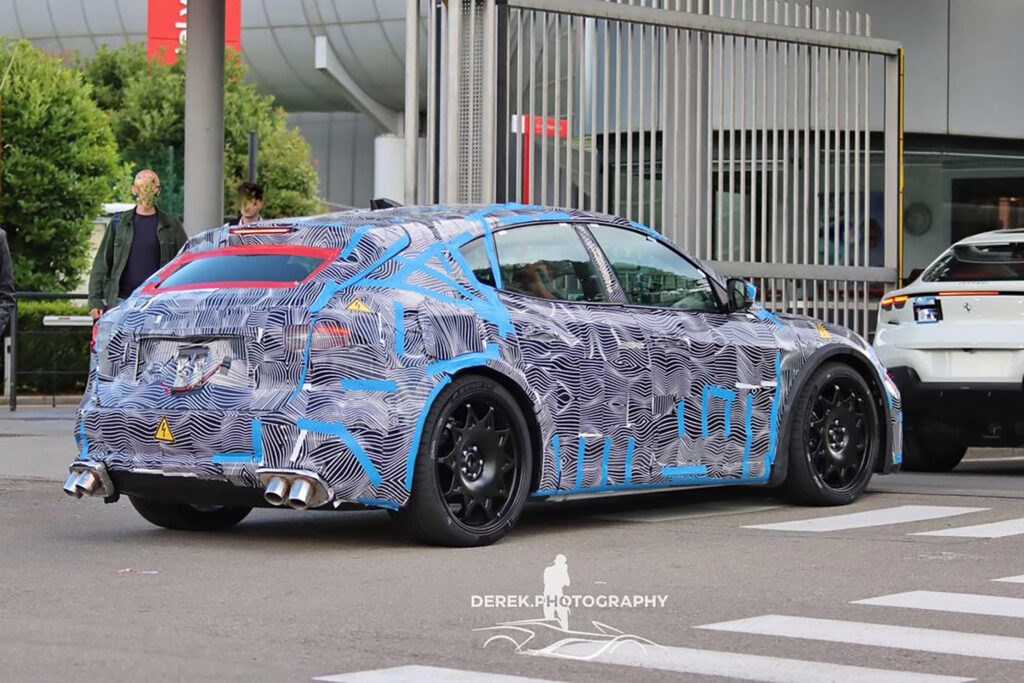 Ferrari'nin ilk elektrikli modeline ait fotoğraflar ortaya çıktı