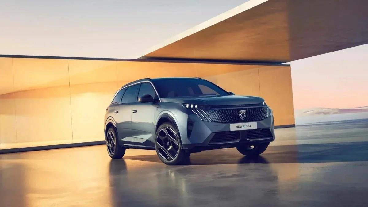 Yeni Peugeot 5008 ve E-5008 modelleri Türkiye'de satışa çıkıyor