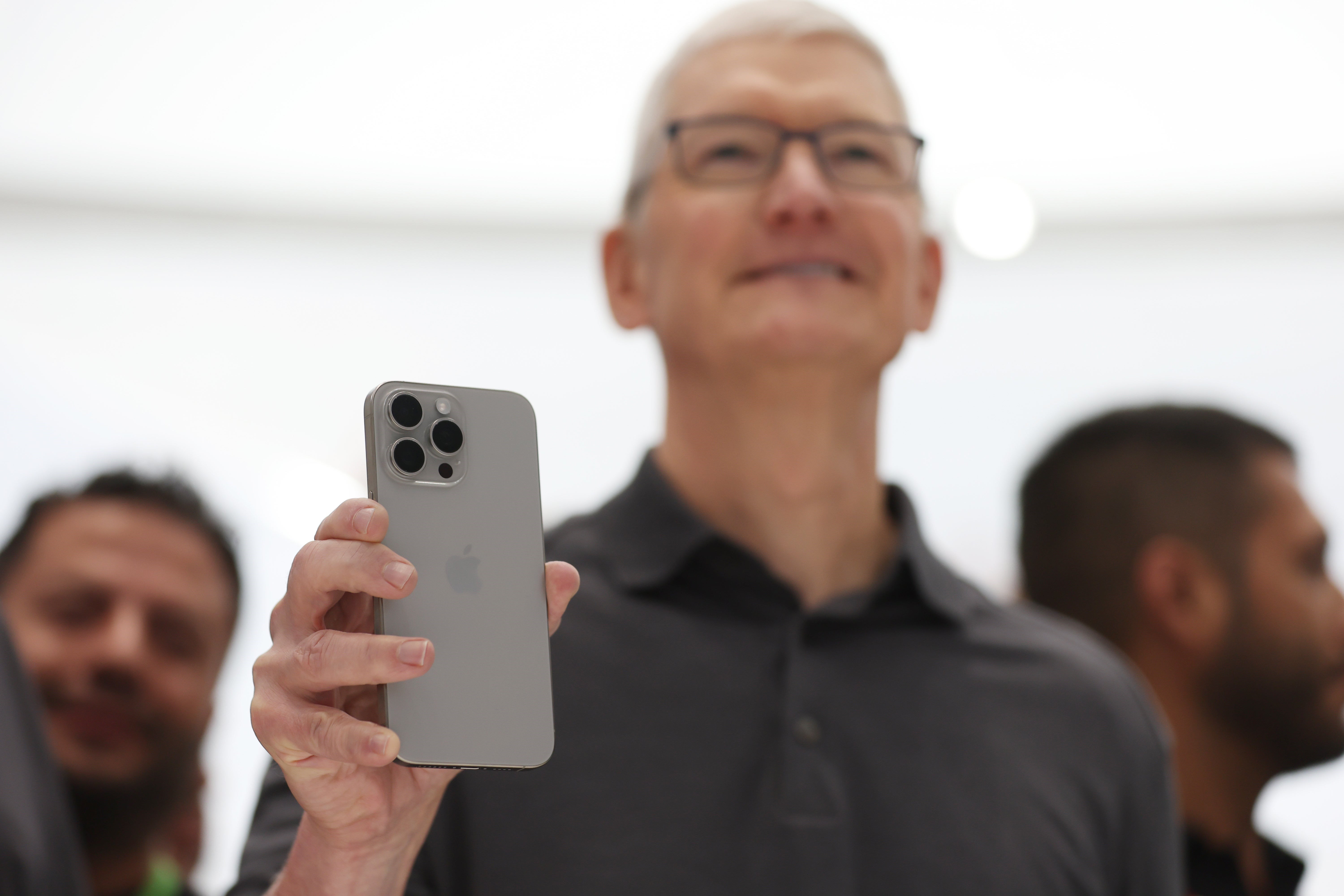 Apple Intelligence, 2024'te iPhone satışlarını artırabilir