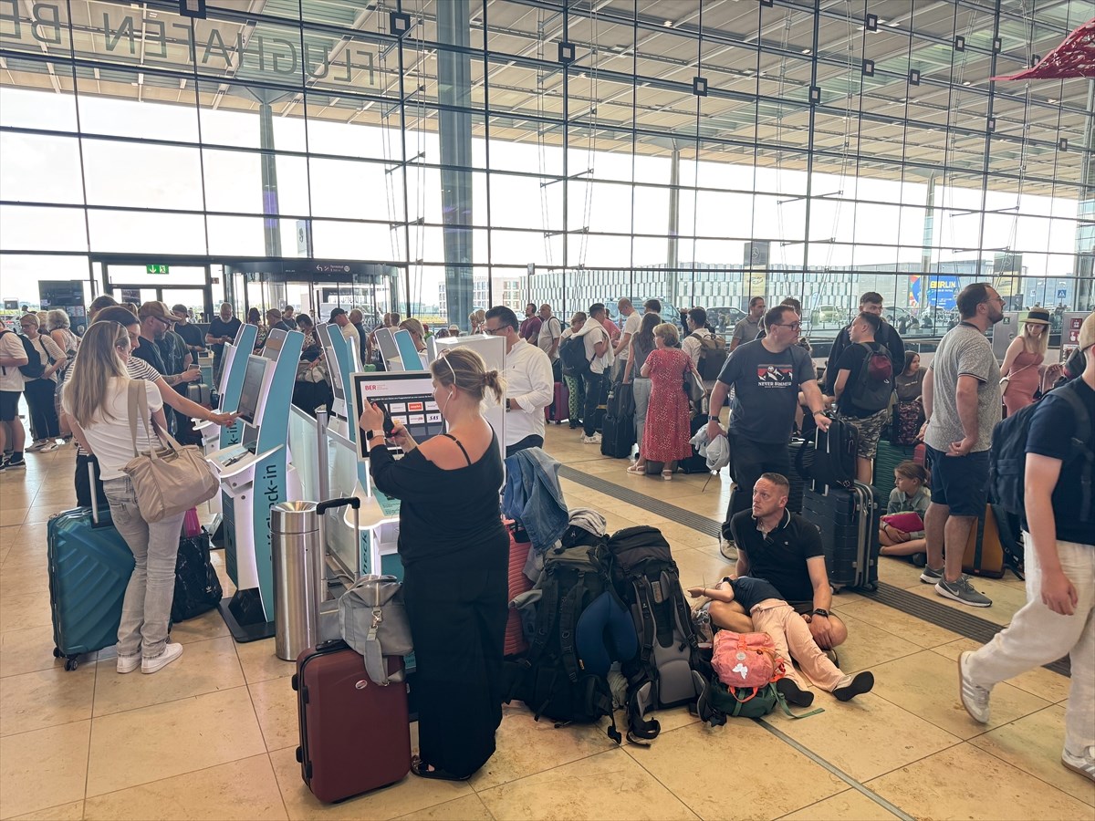 Dünya genelinde sistemler çöktü ulaşım durdu: İşte tüm yaşananlar