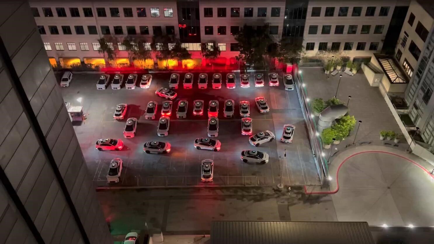 Waymo'nun sürücüsüz taksileri korna terörü estiriyor