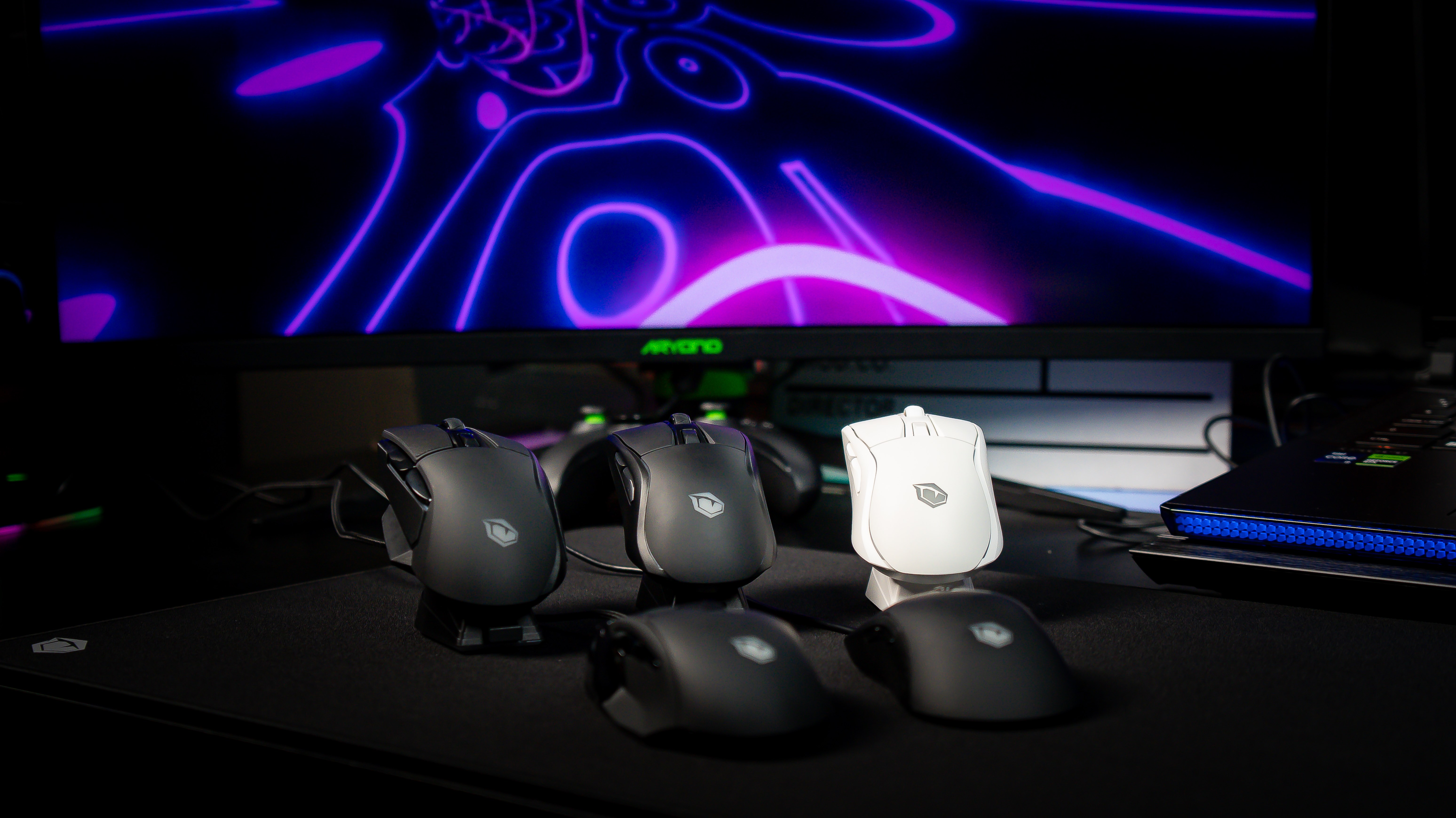 Monster Notebook yeni klavye ve mouse modellerini satışa sundu