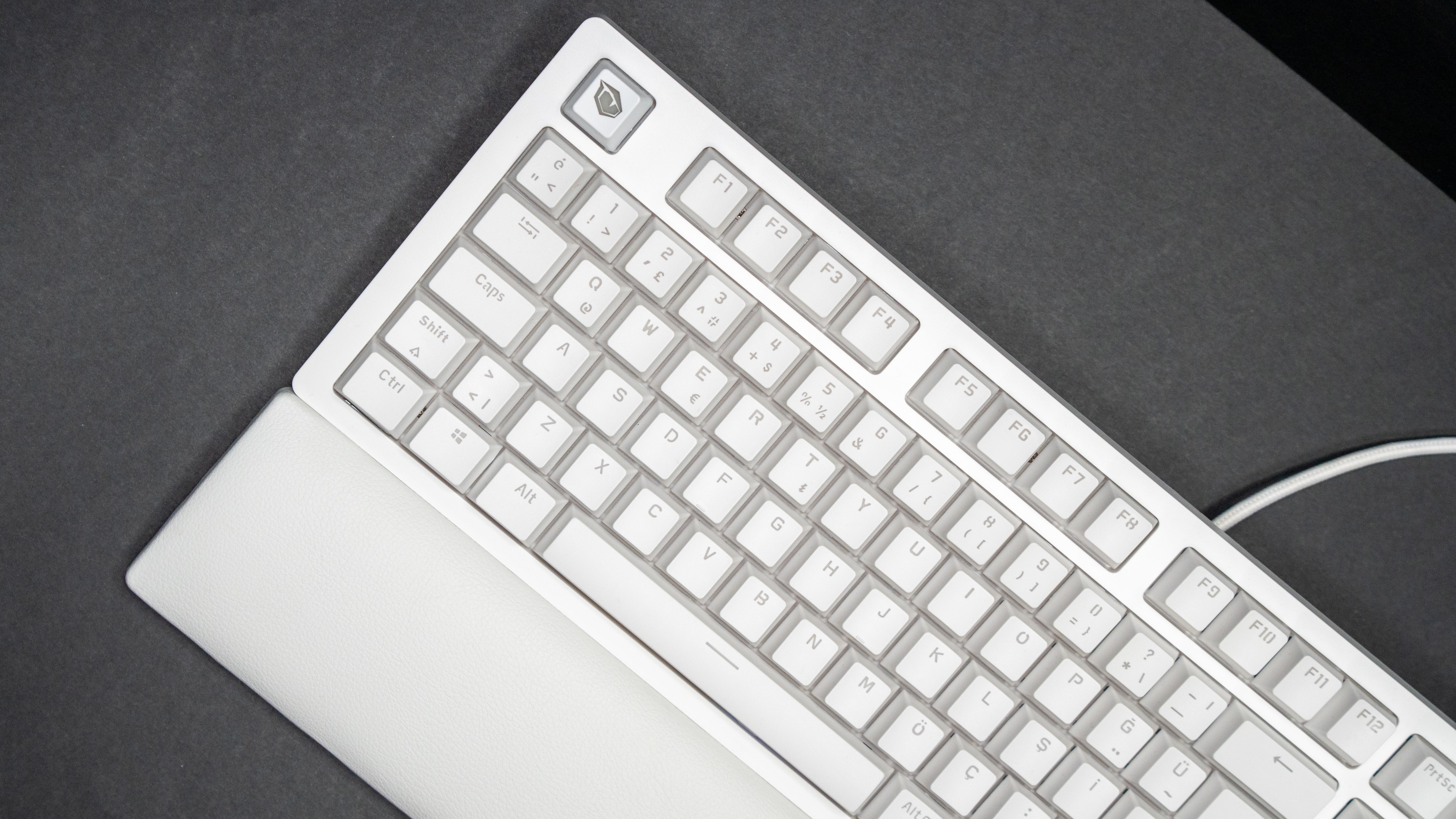 Monster Notebook yeni klavye ve mouse modellerini satışa sundu