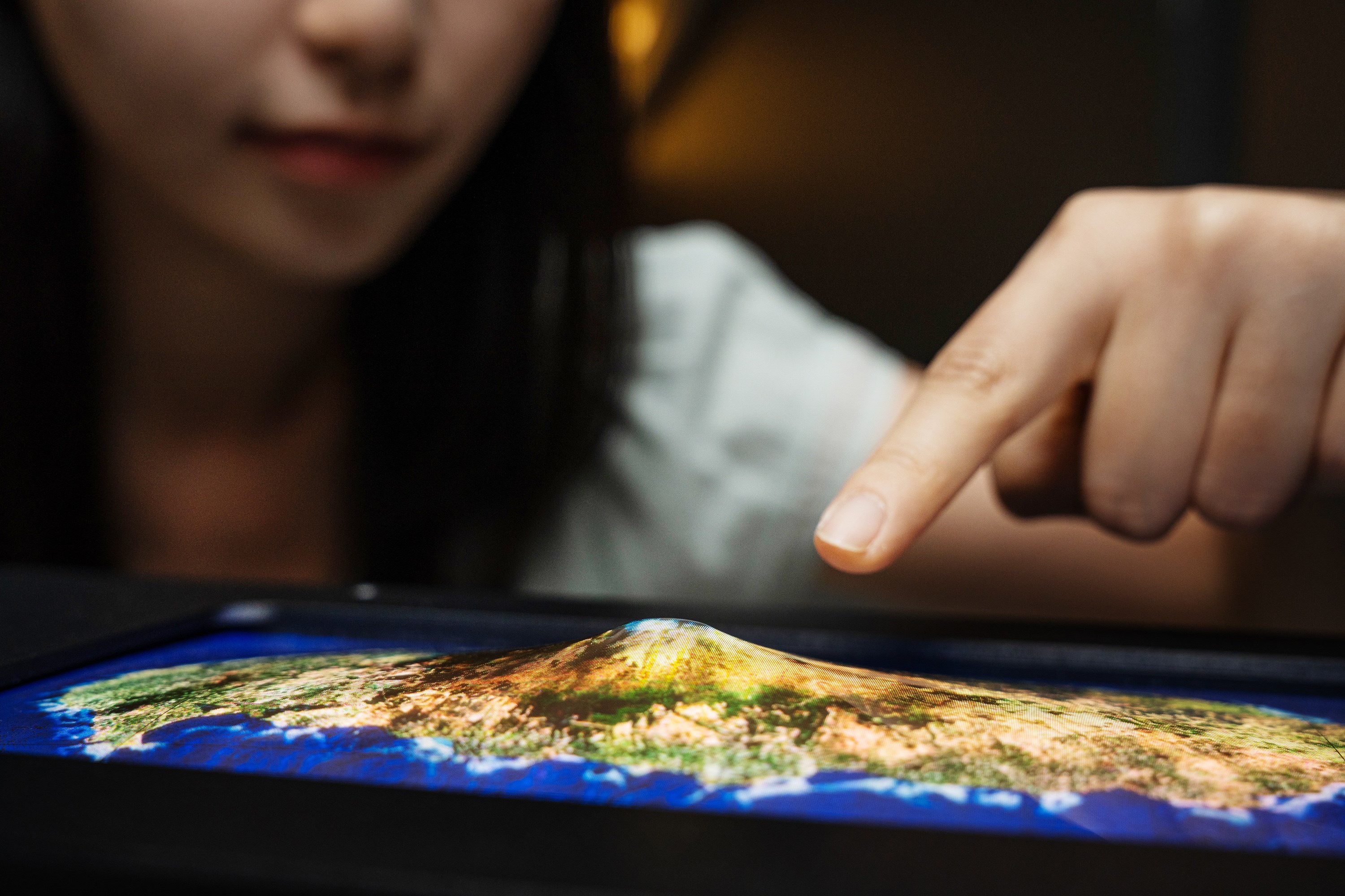 Samsung, lastik gibi esneyebilen Micro LED ekran tanıttı