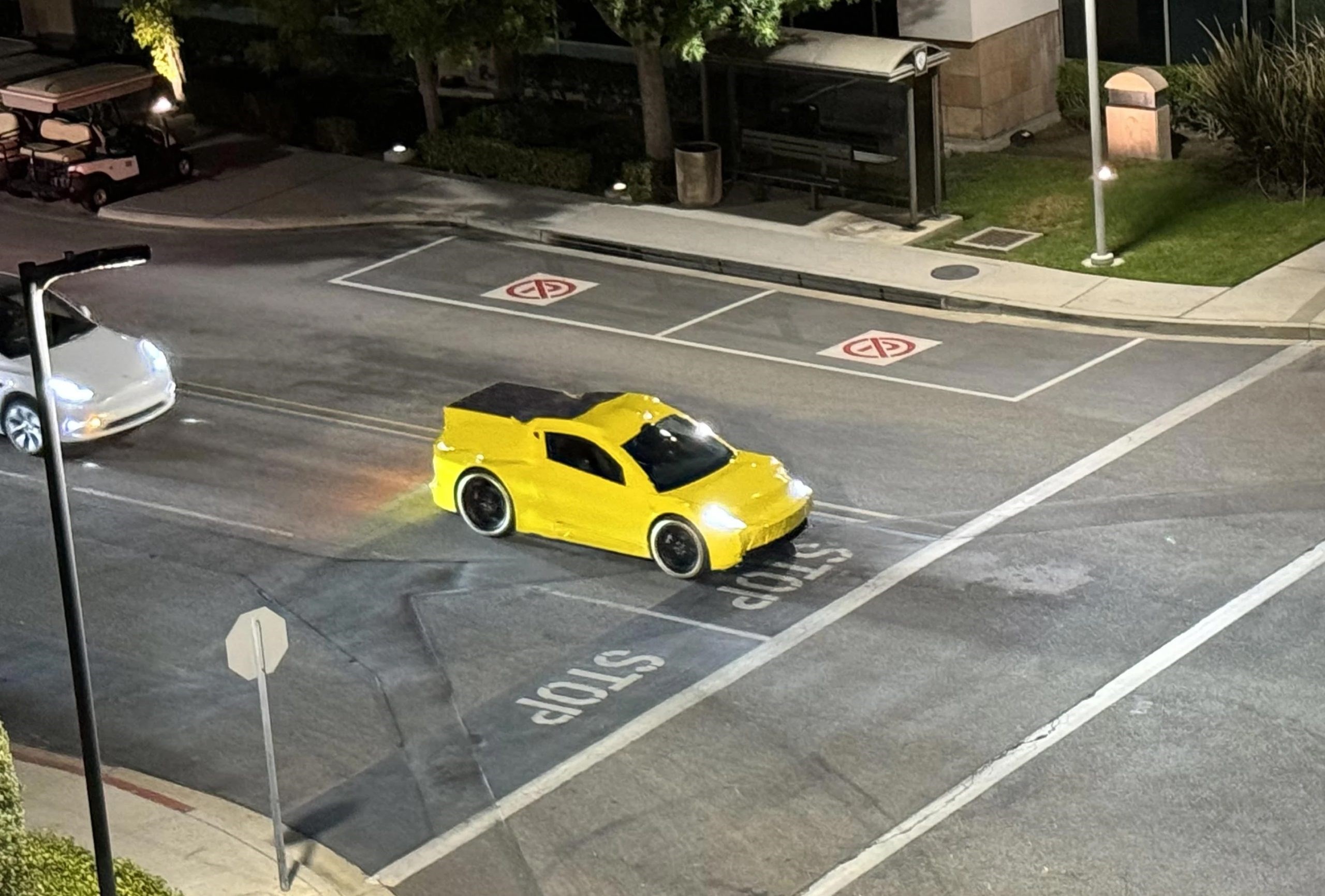 Tesla’nın merakla beklenen robotaksi aracı kamuflajıyla görüldü