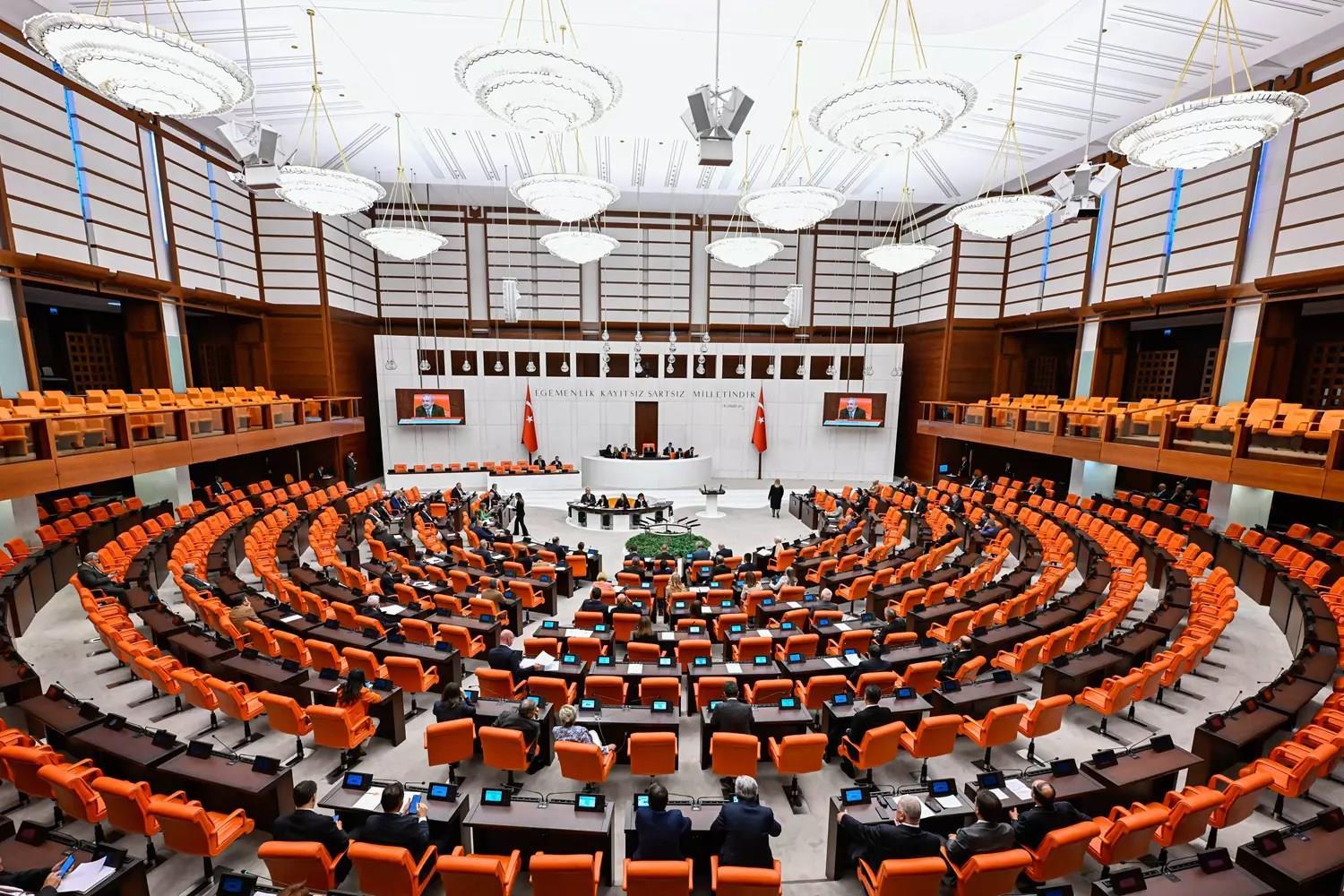 Kredi kartlarından 750 TL’lik kesinti 2025 yılına ertelendi