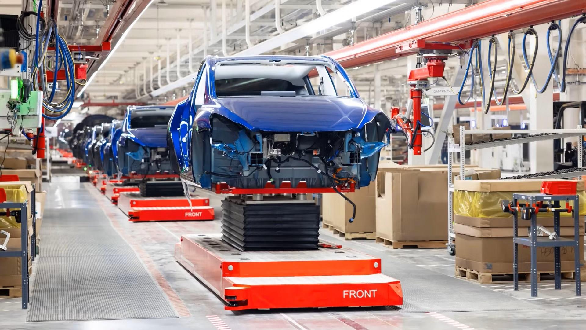 Tesla Model Y ve Model 3 için yepyeni bir batarya geliyor