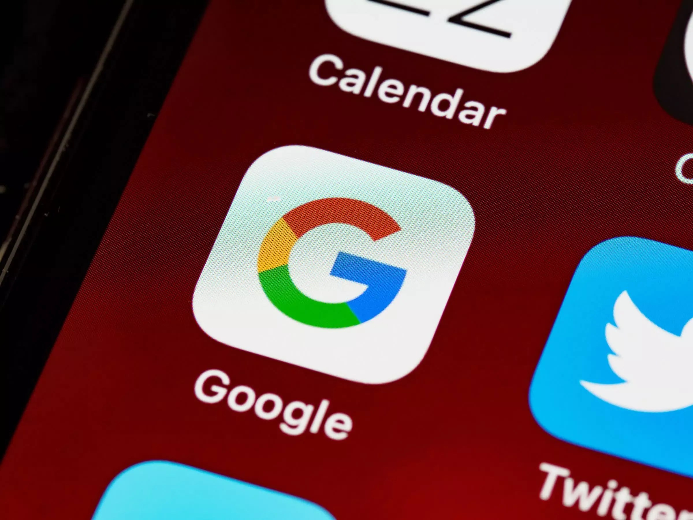 Google, web sitelerine kendi bağlantılarını enjekte ediyor!