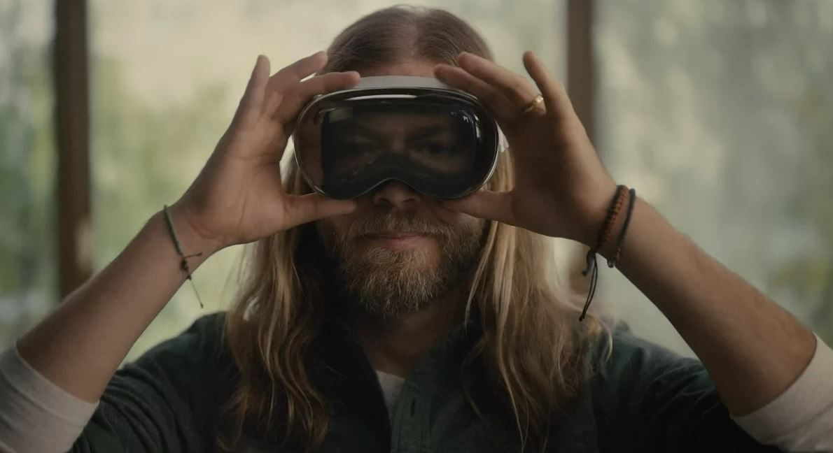 Apple Vision Pro yeni güncellemesine kavuştu