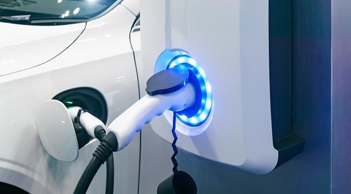 İstanbul'da bir elektrikli araç şarj sırasında alev aldı