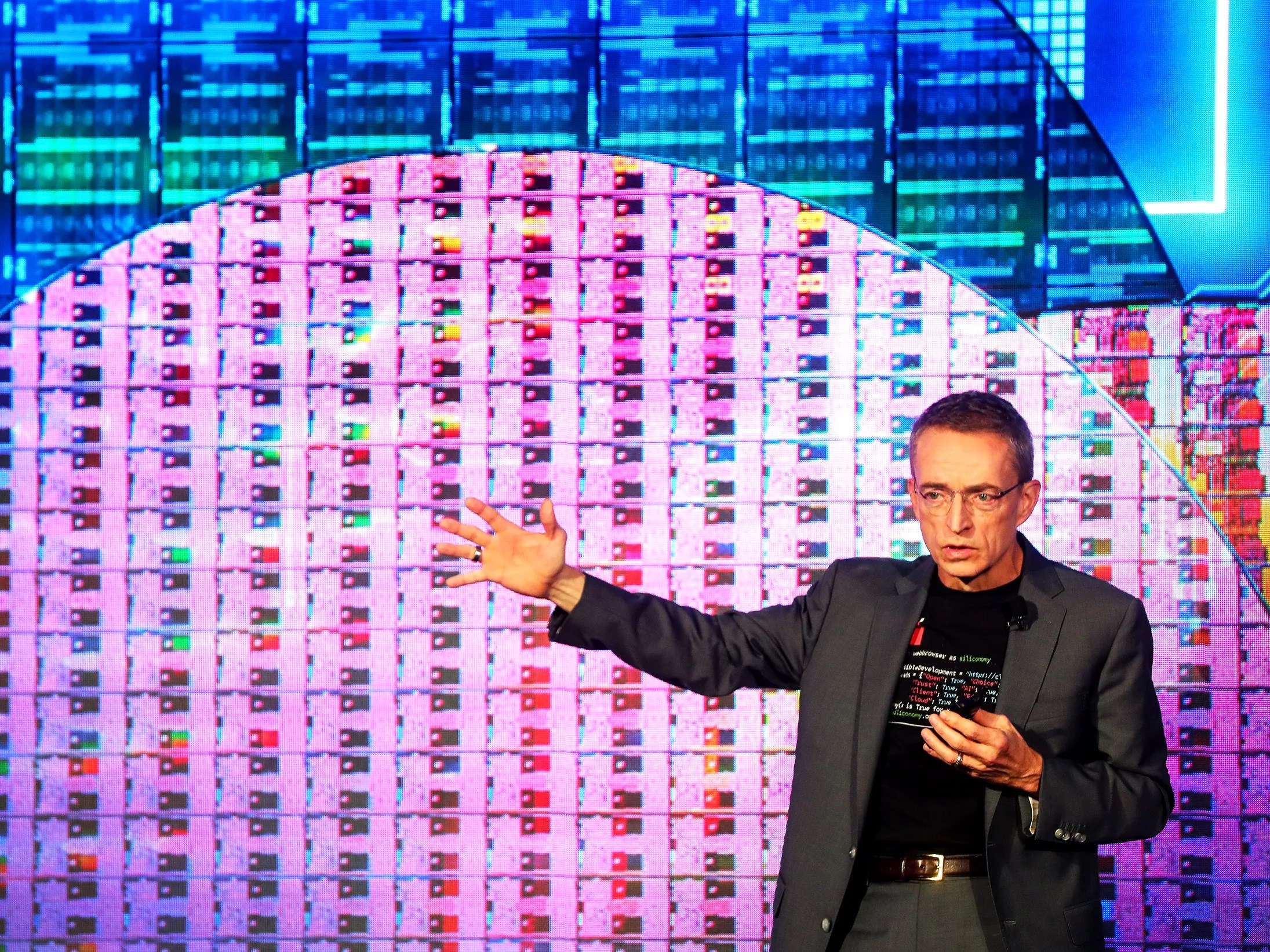 TSMC kurucusundan Intel açıklaması: 'Yapay zekaya odaklanmalıydı'