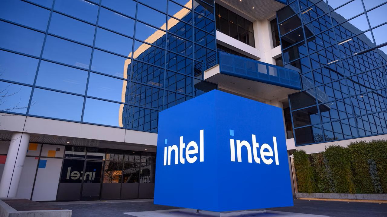 Intel, çip üretim bölümünü ayırma fikrini reddetmiyor