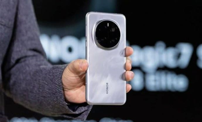 Honor Magic 7 RSR Porsche Design tasarımı ile dikkat çekiyor