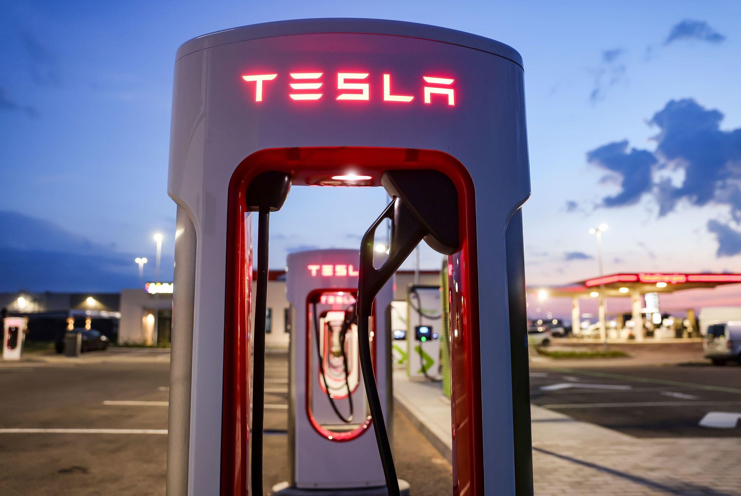 Tesla'nın satışları 2024'te ilk kez düşüş gösterdi: İşte rakamlar