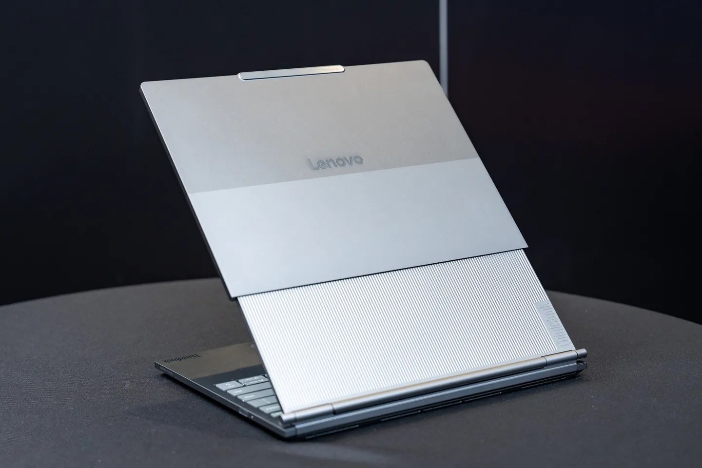 Lenovo, yuvarlanabilir ekranlı ThinkBook Plus Gen 6'yı tanıttı