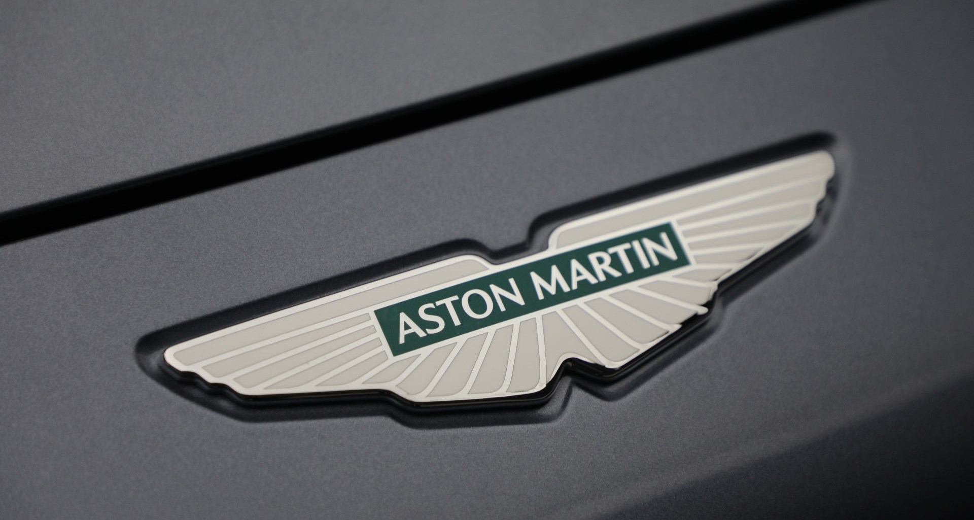 Aston Martin araba logosu anlamı