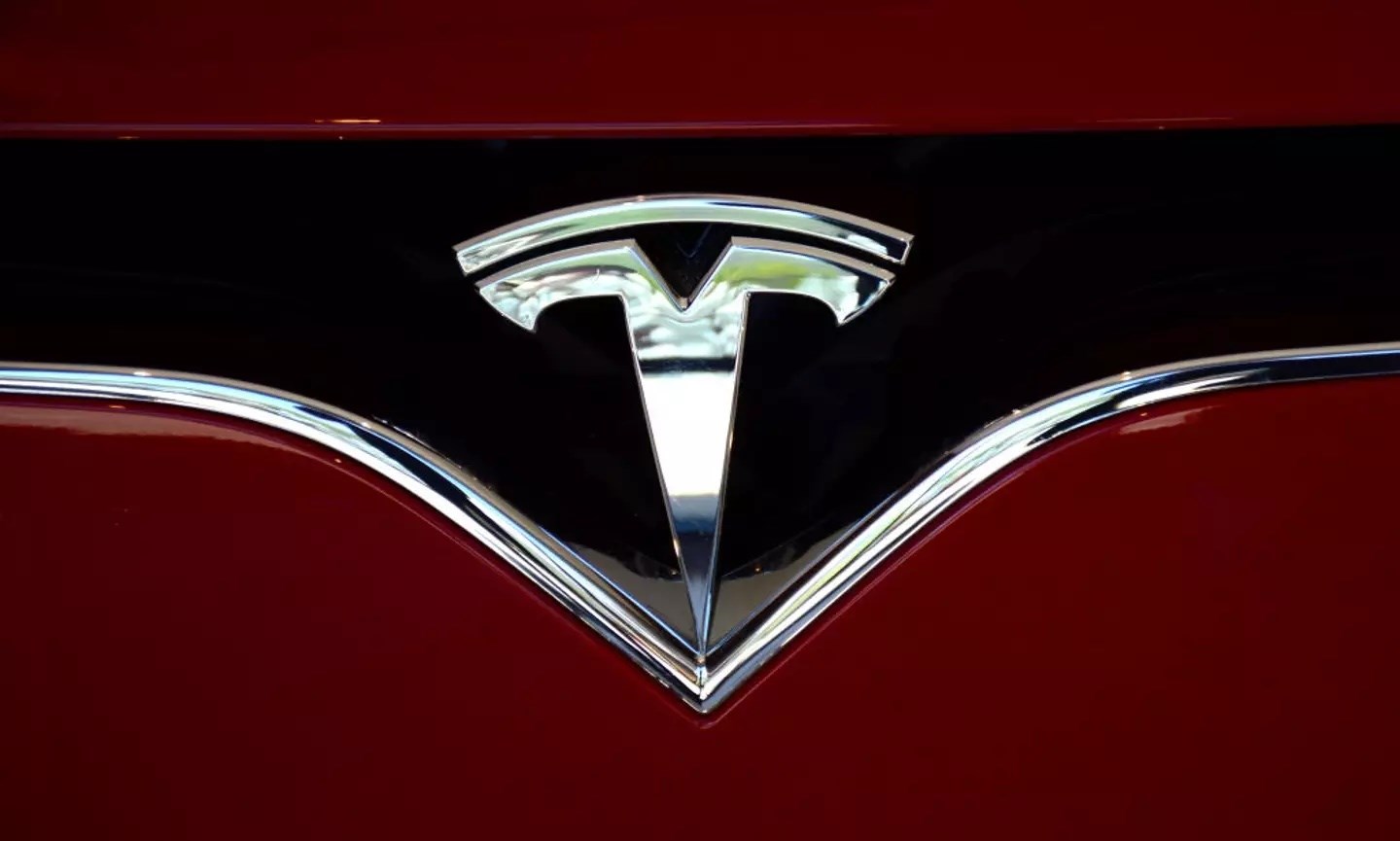 Tesla araba logo T anlamı