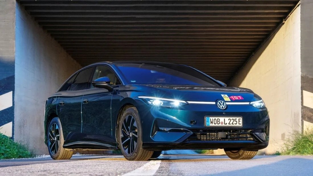 Volkswagen ID.7, tek şarjla 941 km yol kat ederek rekor kırdı