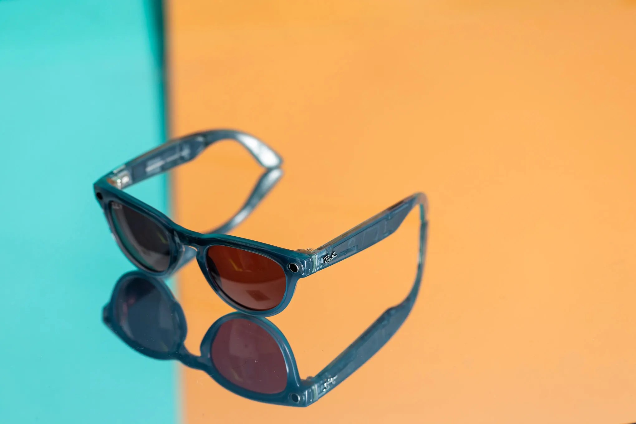 Meta'nın Ray-Ban akıllı gözlükleri 1 milyondan fazla sattı