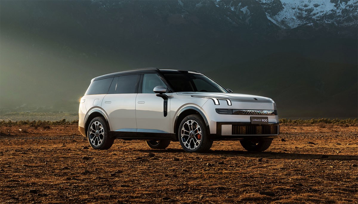 Lynk & Co 900