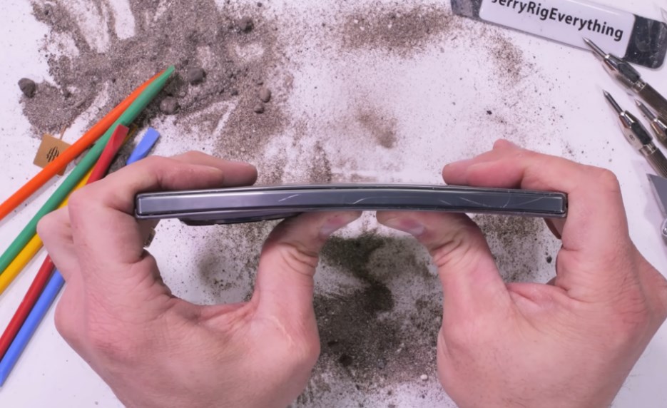 Oppo Find N5 dayanıklılık testine girdi!