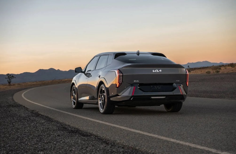 Kia’nın yeni elektrikli sedanı EV4, 2026 başında yollarda olacak