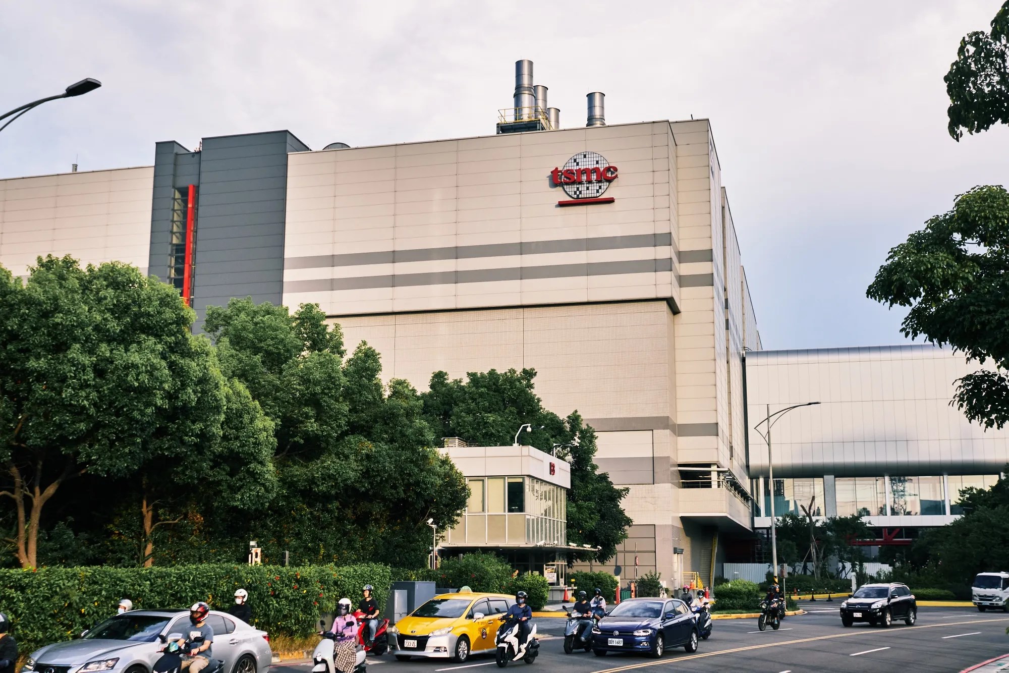 TSMC: Ürettiğimiz çiplerin Çin'e gitmeyeceğini garanti edemeyiz