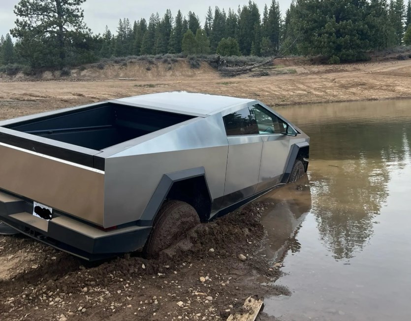 Elon Musk’ın iddiasına güvenen Cybertruck sahibi mahsur kaldı