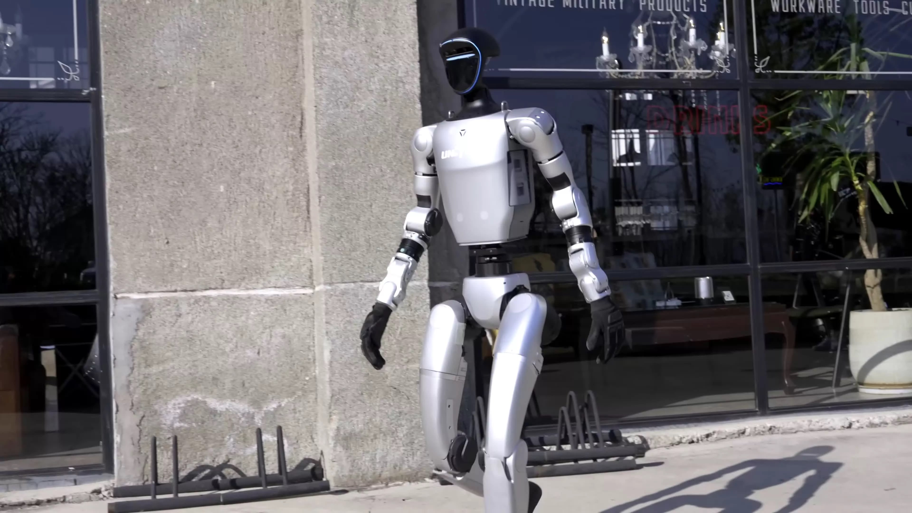 Fabrikada kontrolden çıkan insansı robot insanları tehlikeye attı