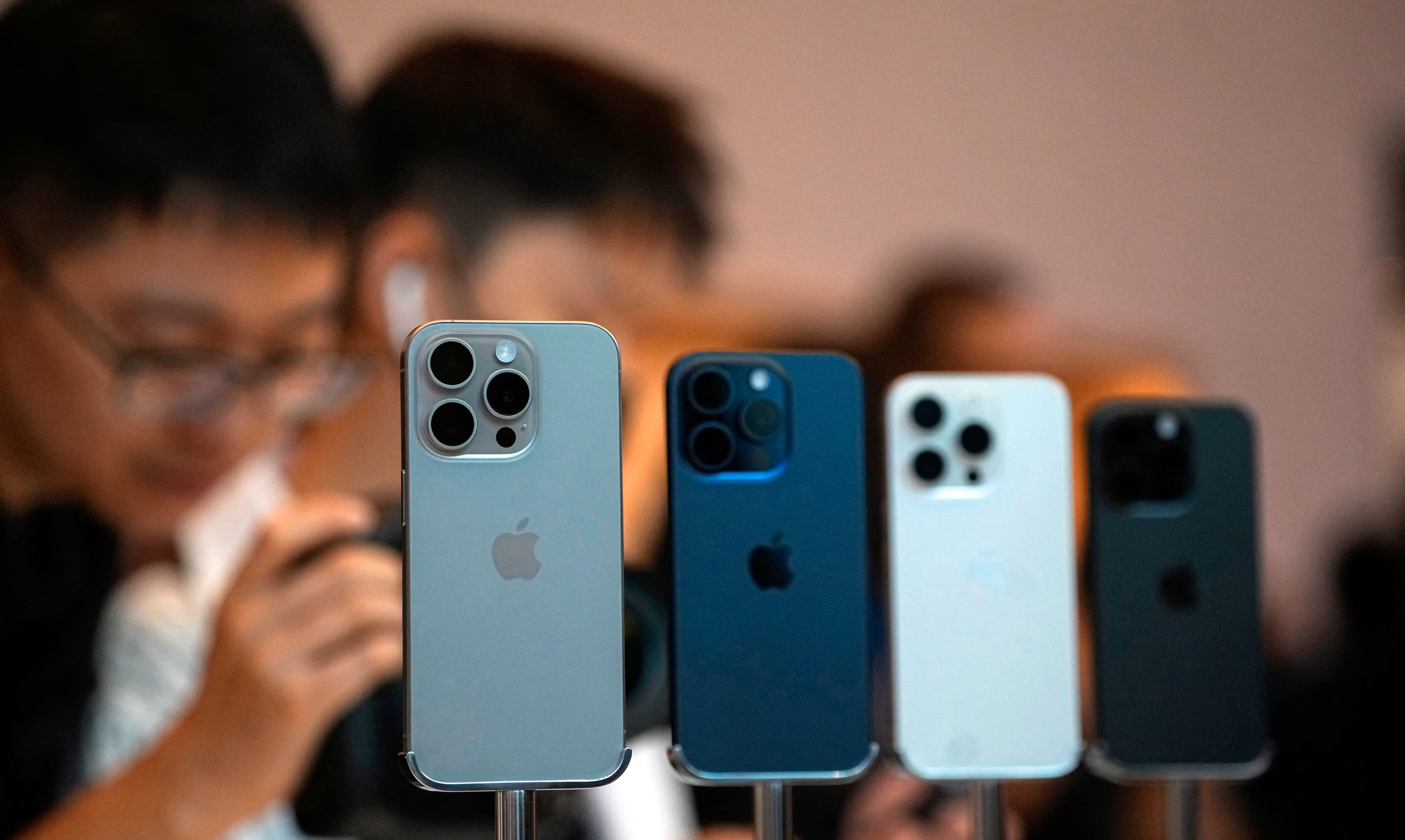 iPhone satışları Çin'de düşmeye devam ediyor: İşte rakamlar