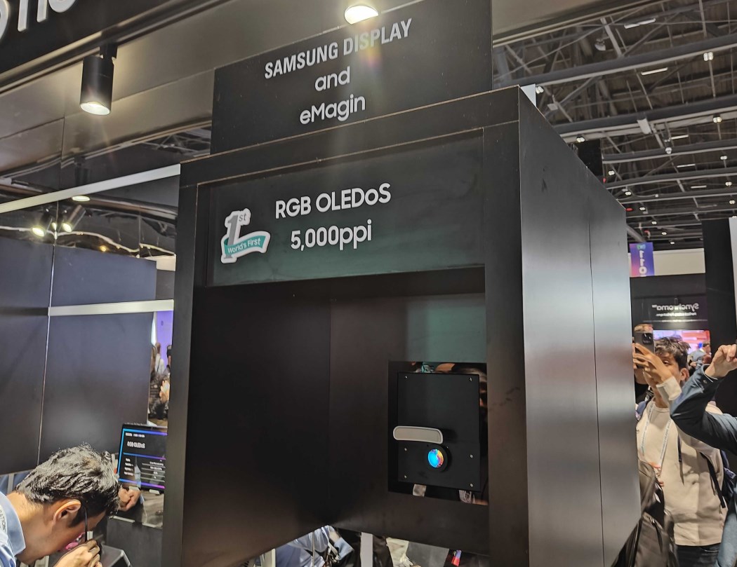 Samsung, dünyanın ilk 5.000 ppi OLEDoS panelini tanıttı