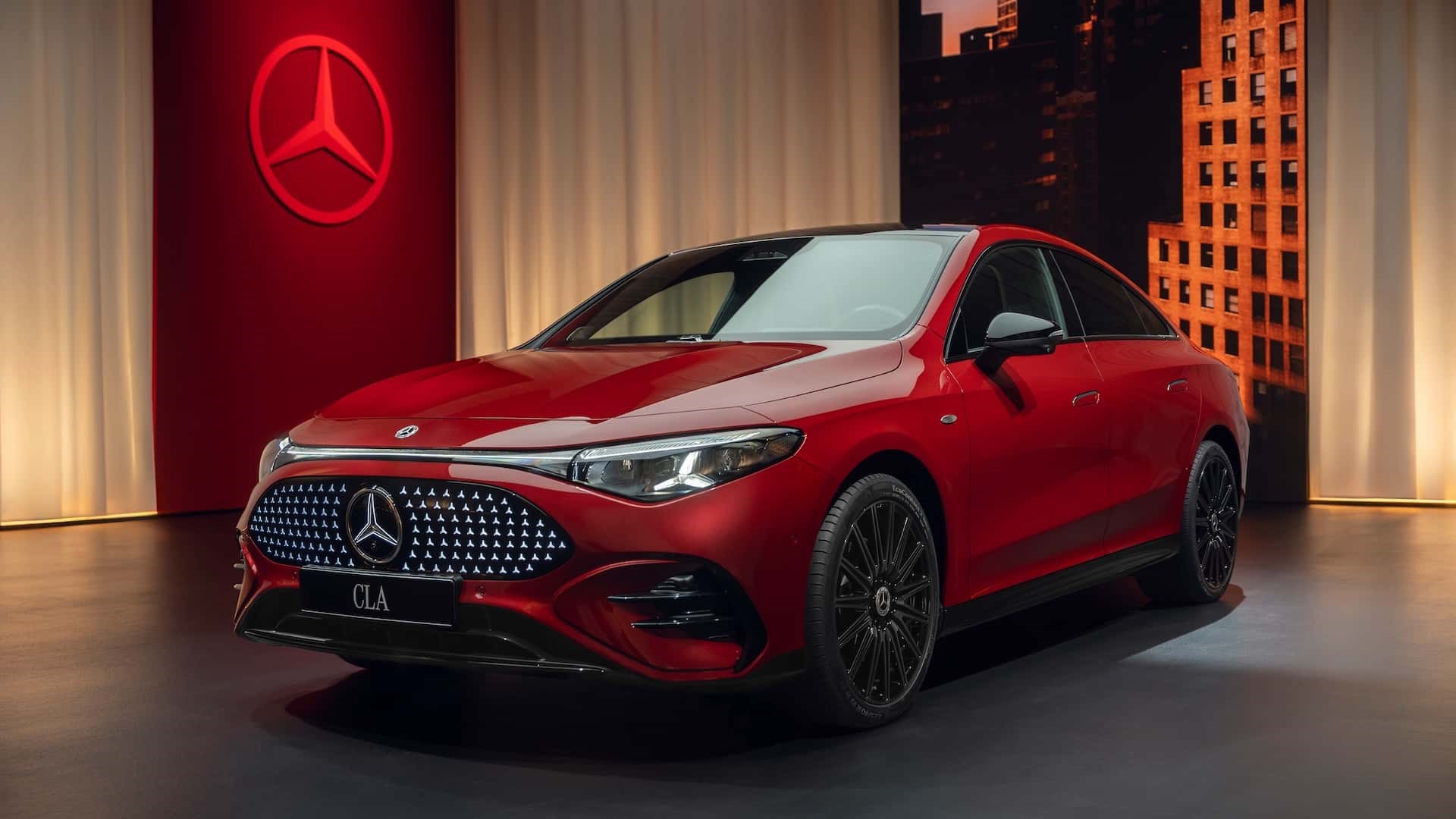 Mercedes, elektrikli CLA'daki şarj krizini çözüyor