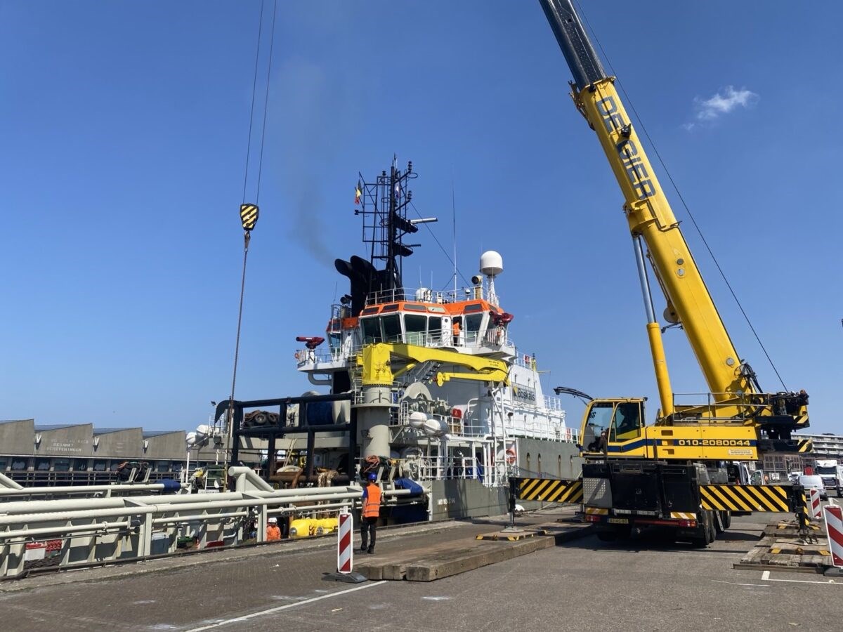 Dünyanın ilk açık deniz rüzgar-güneş enerjisi projesi ilerliyor