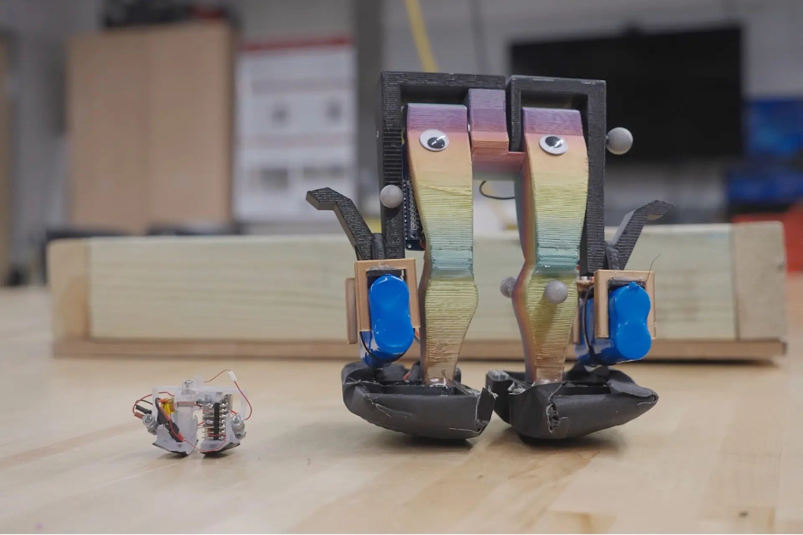 Zippy: En küçük iki ayaklı robot, hız rekoruyla tarih yazdı