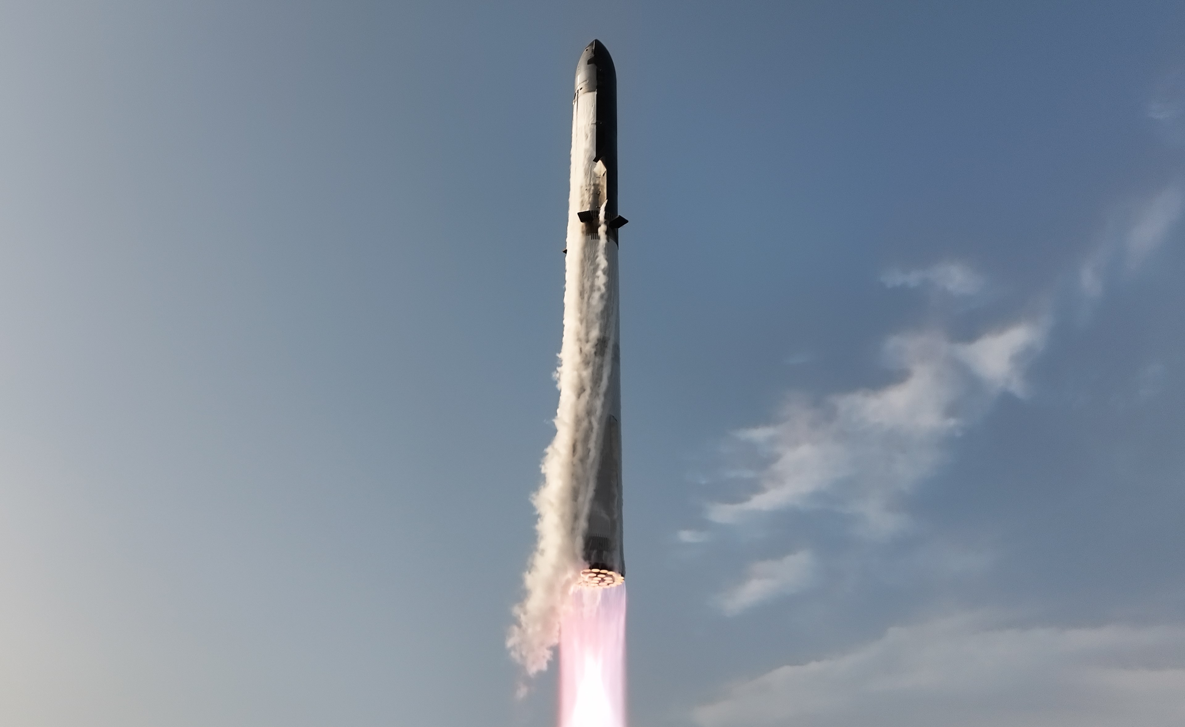 Dünyanın en büyük roketi Starship’in testinde çifte patlama
