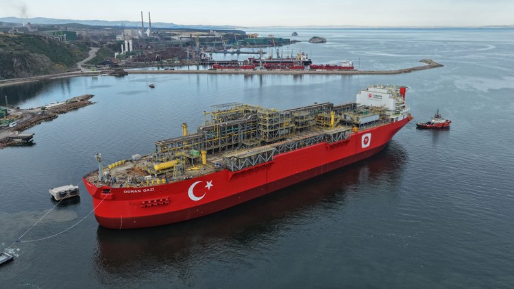Türkiye'nin ilk yüzer doğal gaz gemisi İstanbul'dan geçecek