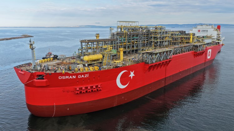 Türkiye'nin ilk yüzer doğal gaz gemisi İstanbul'dan geçecek